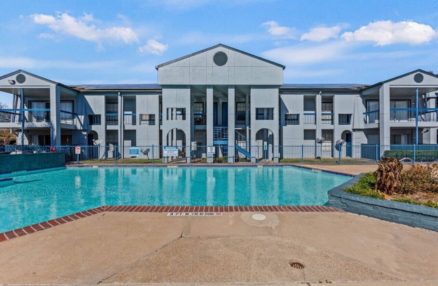 Prime Location close to Restaurants, NASA, Kemah, etc