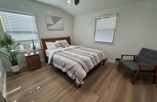 Prime Location! Mid-Century Short-Term Rental near Long Beach Landmarks