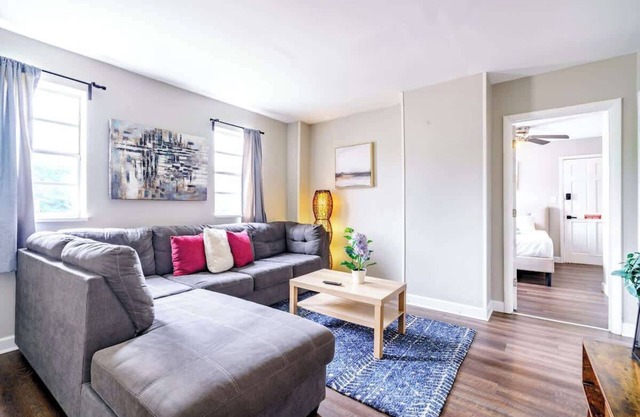 Prime Location - Over 4,500 Reviews - Parking Free