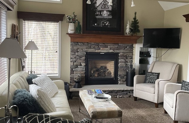 Prime Location! Ski In/Out, Next to Ski Lift#8, Main Lodge, SugarShack&SportsBar