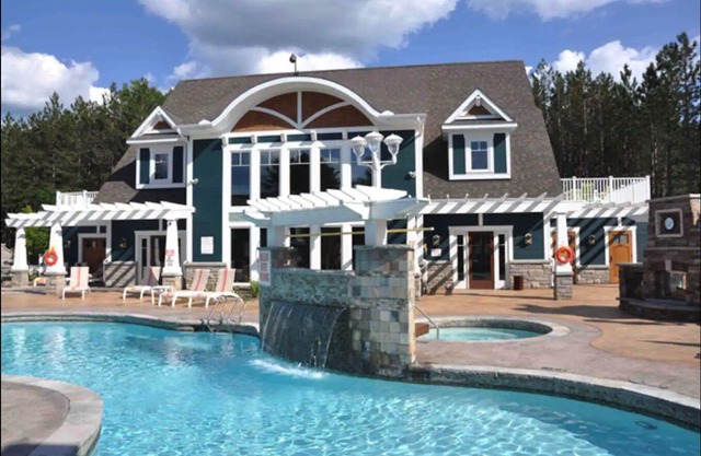 Prime Muskoka Resort ~ Beach ~ Pool ~ Watercraft ~ Lake of Bays