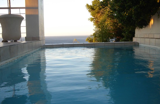 Prime position! Close to Clifton & Camps Bay Beaches, Cape Town City Centre.