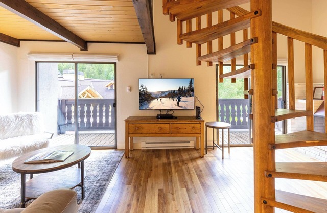Prime Ski-in/Ski-out Condo at Edelweiss