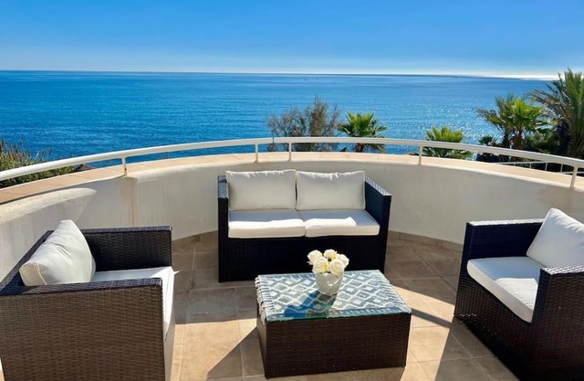 Primera linea frontal al mar y gran terraza panorámica