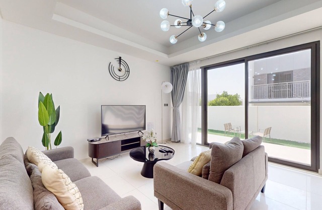 Primestay - Aster, Damac Hills 2