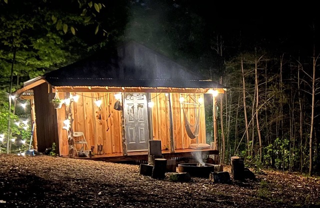 Primitive, rustic, tipi glamping & nature immersion retreat~ Historic Dandridge