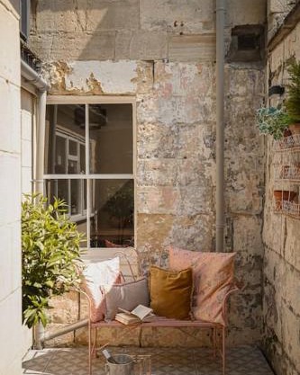 Primrose Cottage - with Private Courtyard & Sun Terrace in Central Bath