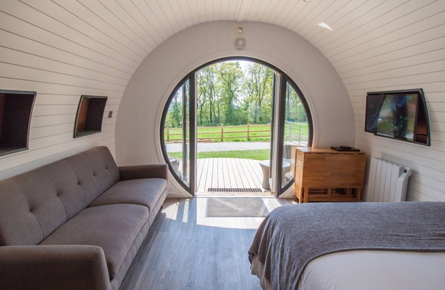 Primrose Family Glamping Pod | sleeps 4 - Gold Award winning