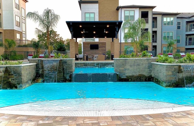 Pristine Apartment w/ King Bed & Resort Style Pool