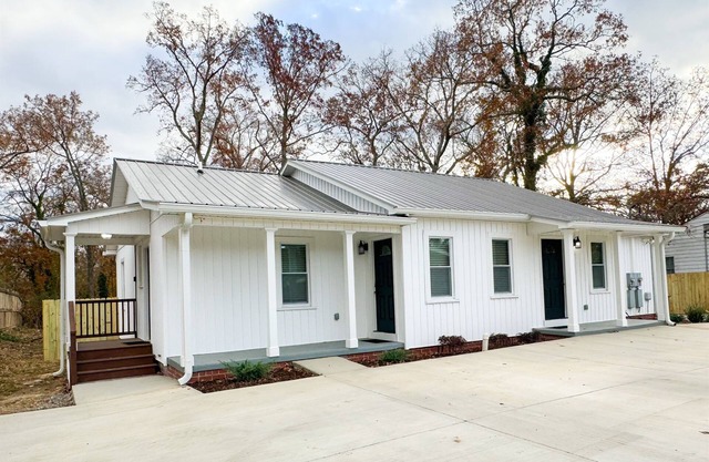 Privacy Fence~ Brand new with 2 King Beds