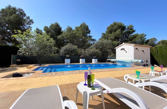 Privacy villa & pool, a/c, 3 bedrs, 3 ensuite bathrooms, lounge and wifi