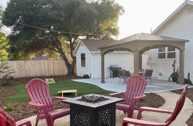 Private 2 bed/2 bath Cottage in the heart of wine country!