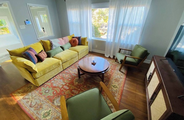 Private 2 bedroom house in East Point Jefferson Park