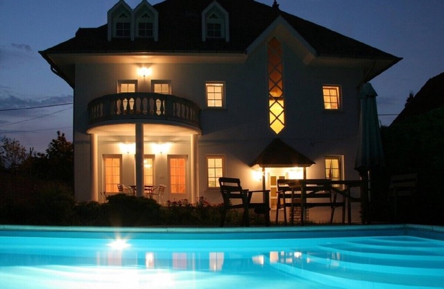 Private 240 m2 holiday home with private swimming pool, AC, 300 m from Balaton