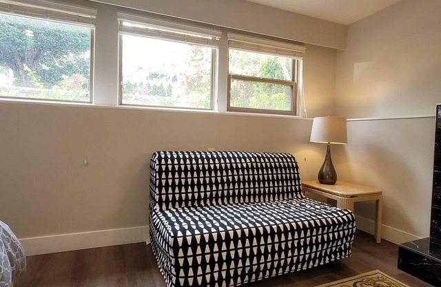 Private 2bdr Suite Near Deep Cove