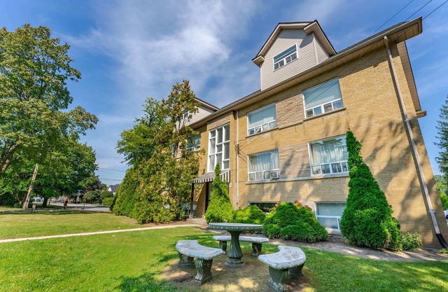 Private 2bdrm unit with ensuite Laundry - U5A