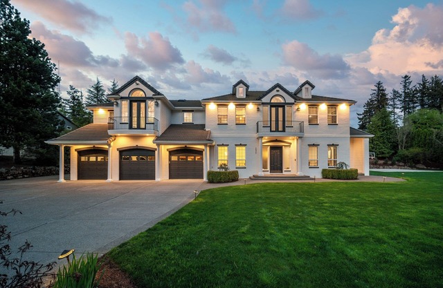 Private 3-Acre Luxury Estate w/HotTub & Chef Kitchen in Beautiful Happy Valley