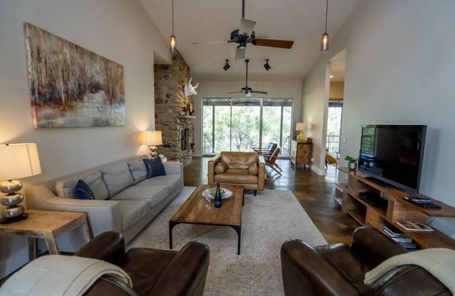 Private 3 bedroom house with a backyard & hot tub