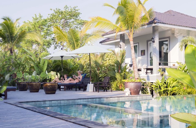 Private 3-room 1-bed villa by 15-m swimming pool and garden in Krabi, Thailand