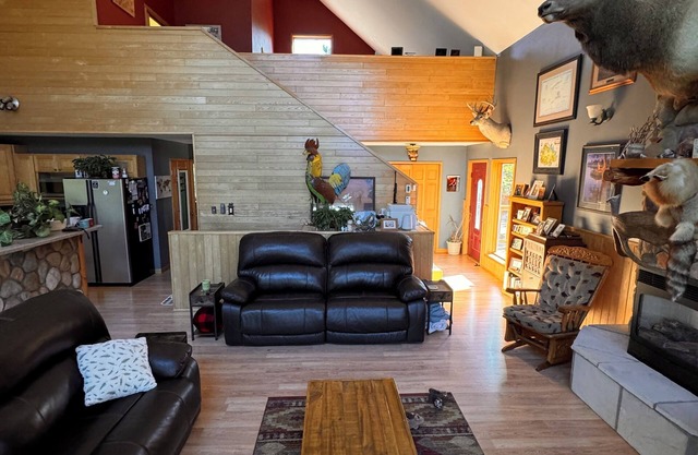 Private 3bdrm Home 1/4 mile from Vermilion w/Sauna/Log Bar/Attached Garage