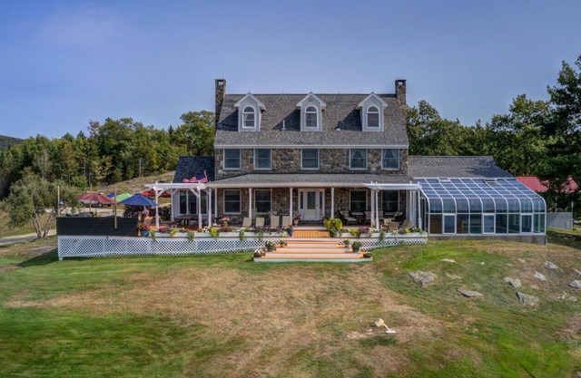 Private 52 Acre Mountain Top, Heated indoor Pool & Spa, Pond, Trails, 5 bedrooms
