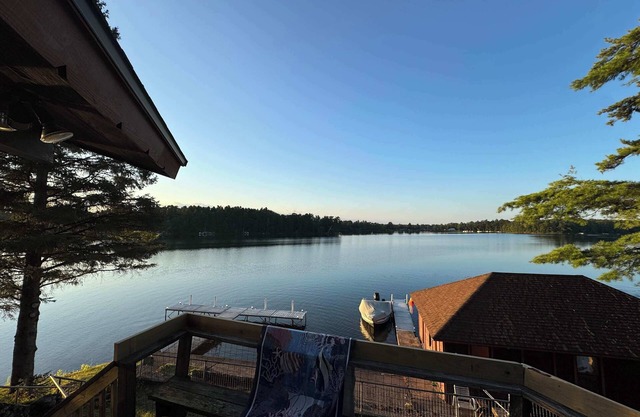 Private 6-Bdrm LakeHouse Estate 1000+ft Lakeshore