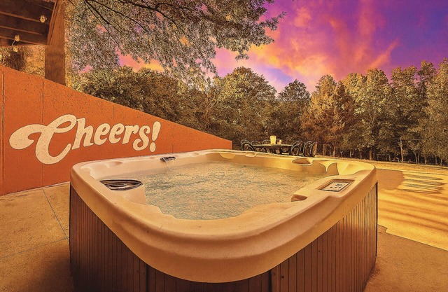 Private 7 Acre Estate 6-Bdrm Home+Putting Green+Theatre+Hot Tub+Game Rm+Fire Pit