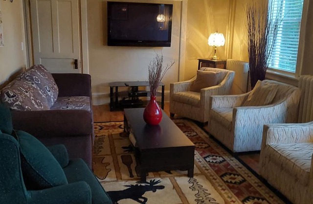 Private accommodation ( vocational rental) The Library Guesthouse- Calabogie.