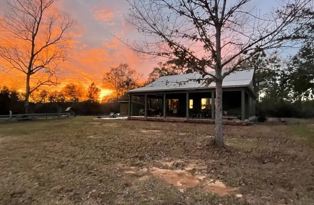 Private and peaceful setting surrounded by Longleaf Pines on the Perdido Rivernn