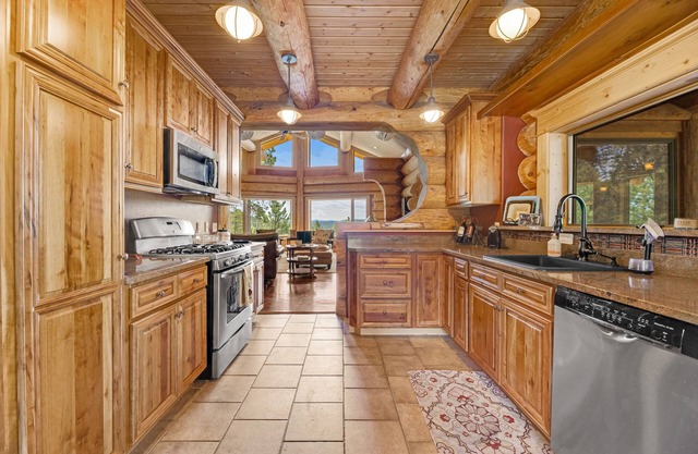 Private and secluded home with balcony, decks, patio, and wildlife views