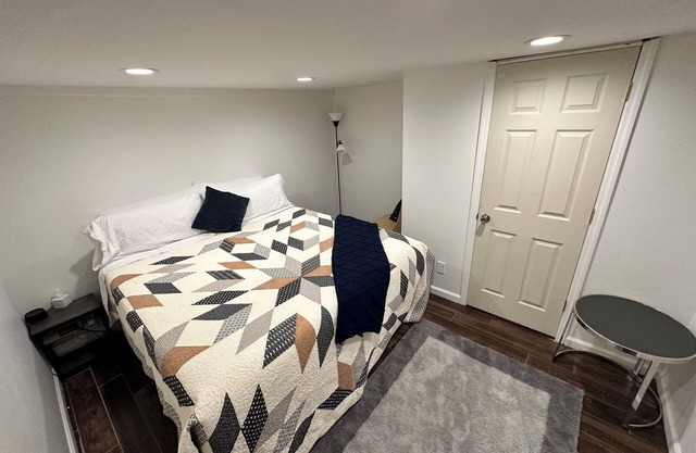 Private apartment at Scribners Mill - California King Bed