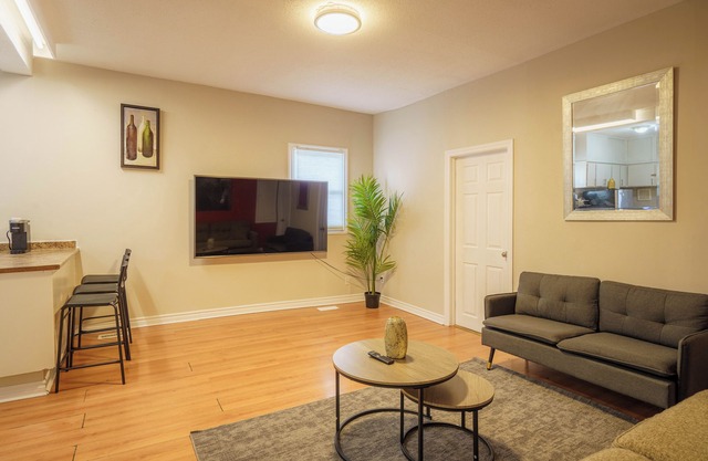 Private Apartment in Byward Market Downtown Ottawa!