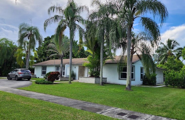 Private Apartment Miami Kendall near Zoo, The Falls Mall, and Miami Dade College