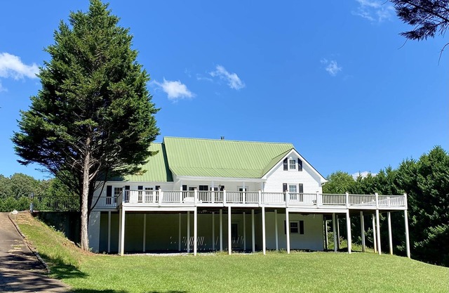 Private apartment with full kitchen, living, & bath! Lowest fees in town!