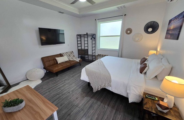 Private apt, king bed, full kitchen, huge shower.n