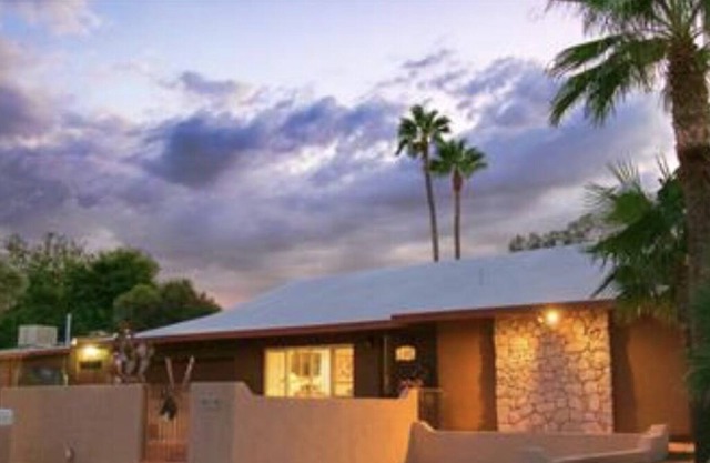 Private bath close to UofA separate entrance newly and beautifully remodeled.