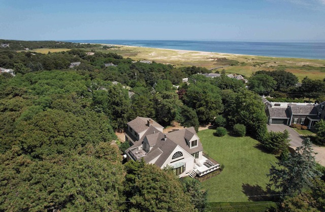 Private Beach and Roof Top Deck!
