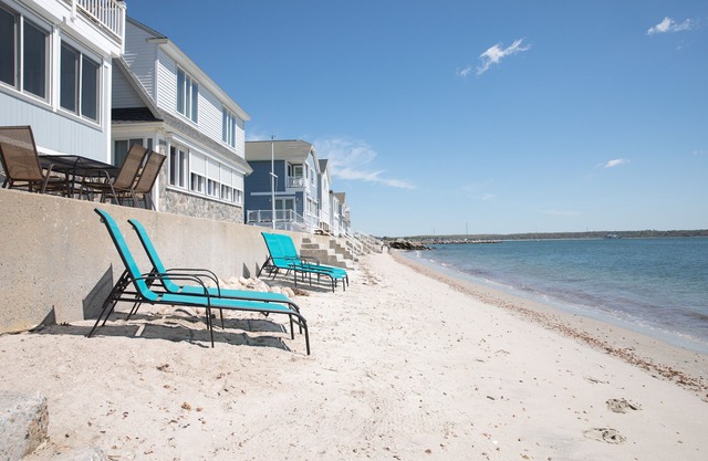 PRIVATE BEACH: BEACHFRONTS & BALCONIES @ NIANTIC W/6 QUEENS