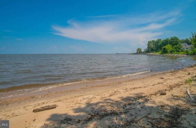 Private Beach House in Tracy's Landing Maryland