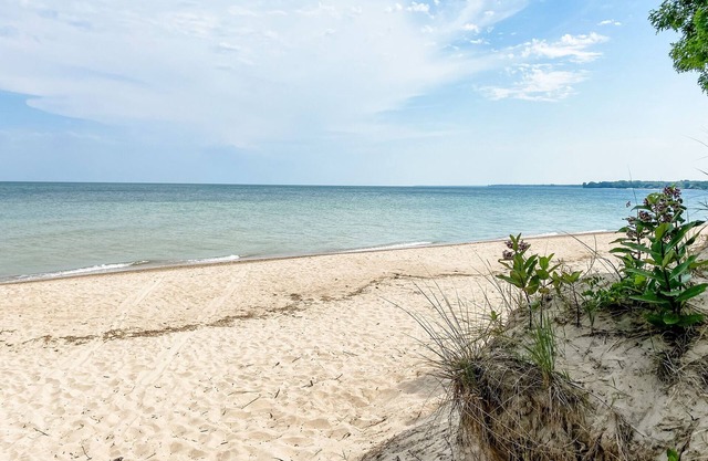Private beach & lake access-Cozy Cottage