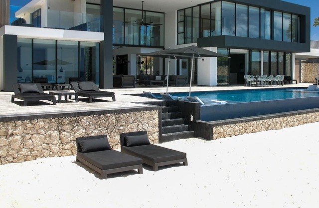 Private beach - Most exclusive Villa - City center