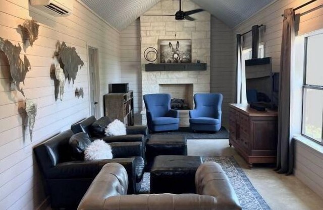 Private Beautiful Casita just 3 mls from Wimberley Square. 88 acres of property