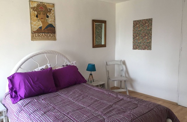 Private bedroom and bathroom in an ocupied apartment near WTC in Mexico City.