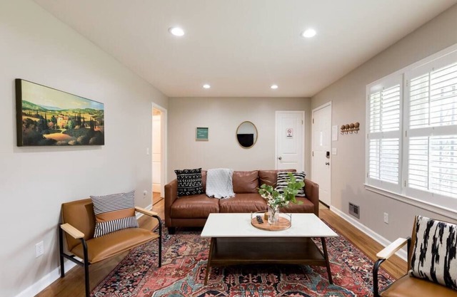 Private Brick Ranch with 2 King and 2 Queen Beds