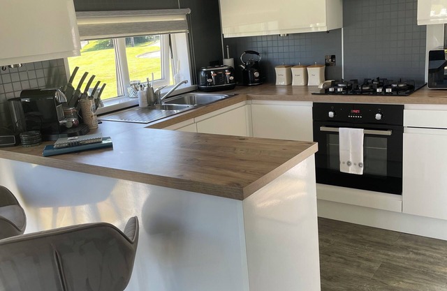 Private Chalet in New Quay with stunning views