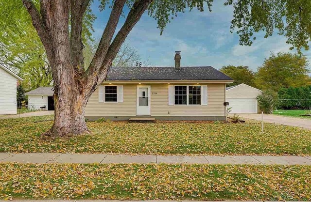 Private, clean home with AC for EAA
