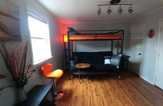 Private clean space with secure motorcyle parking with the bay a house away