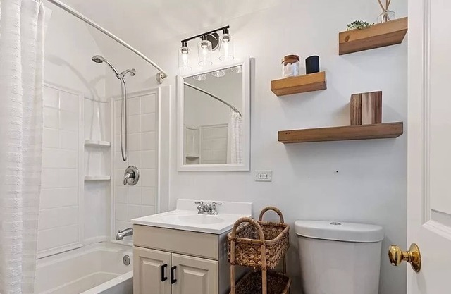 Private Coach House! Close to transport