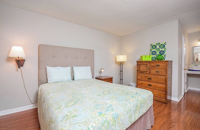 Private condo close to Atlanta, Stone Mountn, Emory with WiFi, AC in cool Tucker