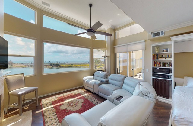 Private condo near the beach with water views, soaking tub, grill - pool access